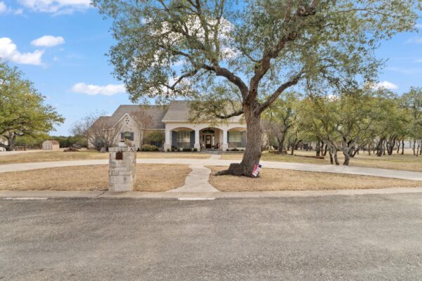 203 Circle Oaks Dr, Burnet