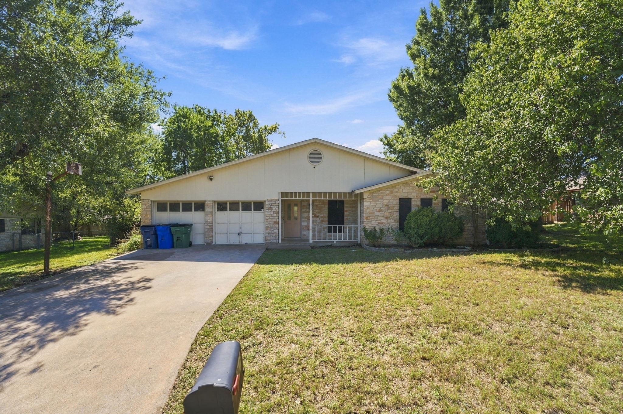 2105 Mildred Dr, Taylor, TX 76574