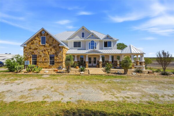 100 Mayfield Ln, Lockhart