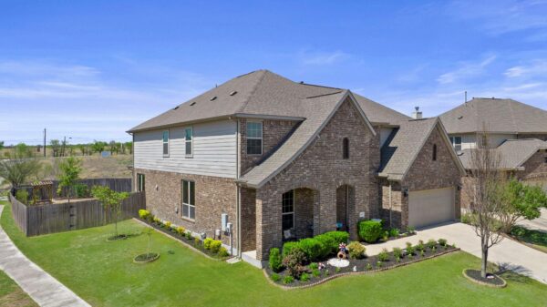 109 Wake Grv, Buda