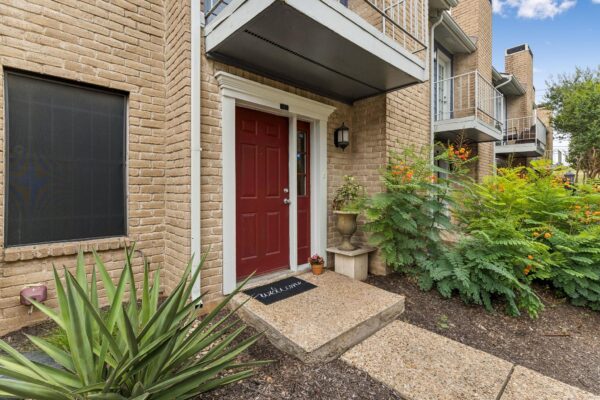 842 BANISTER Ln, Austin