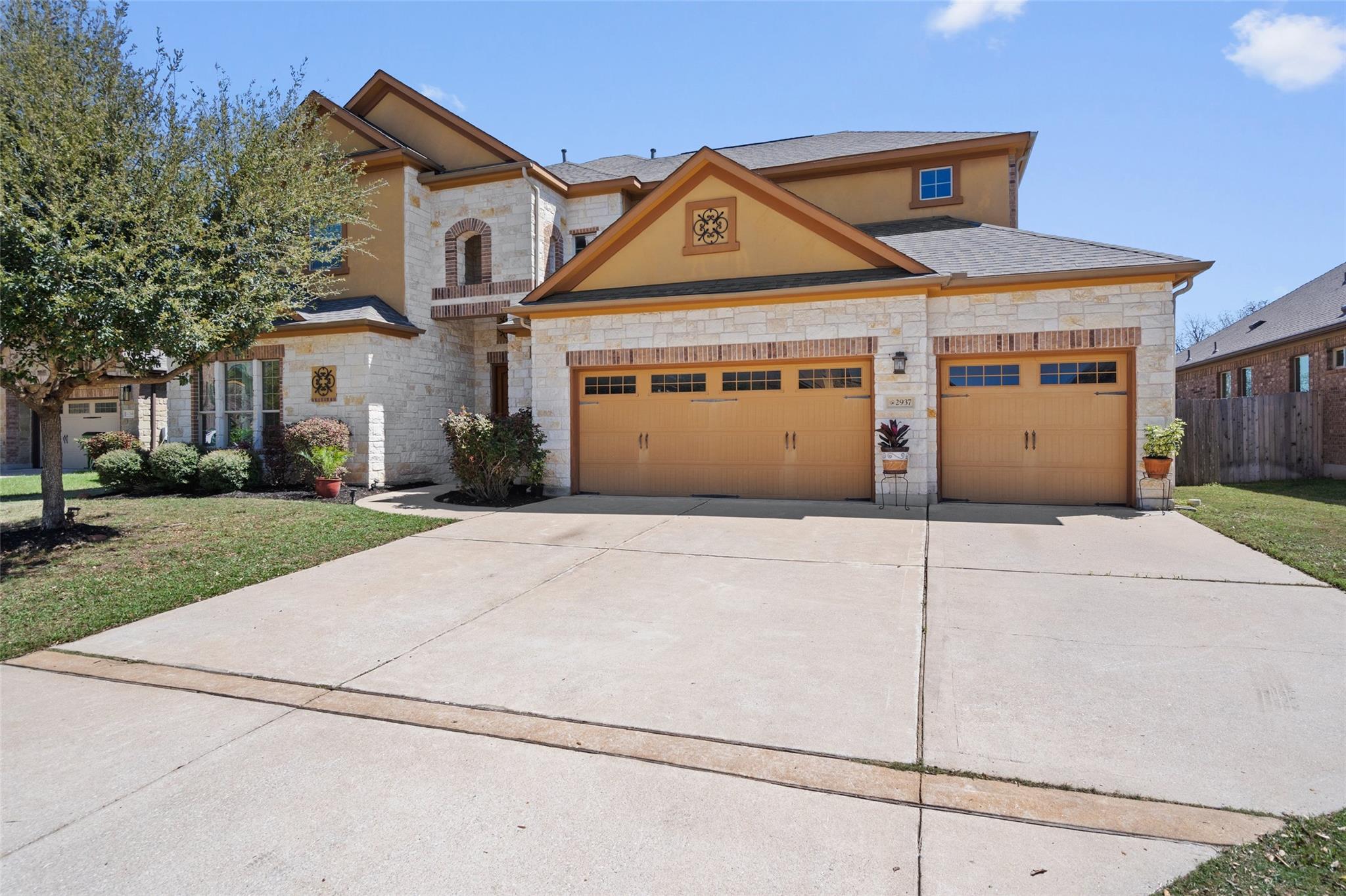 2937 Desert Candle Dr, Round Rock