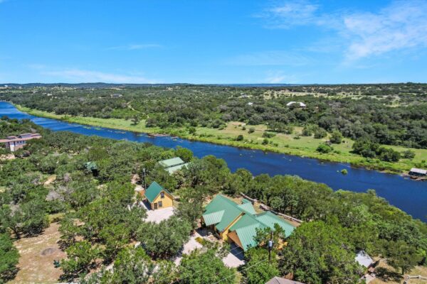 24240 Spur Trl, Spicewood