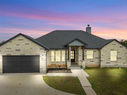106 Pinecrest Dr, Bastrop