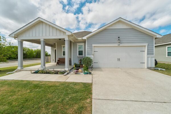 420 Seneca Loop, Kyle