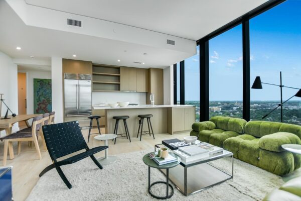 610 Davis St #1902, Austin