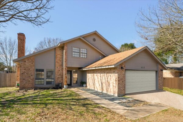 422 Connolly Cir W, Lockhart