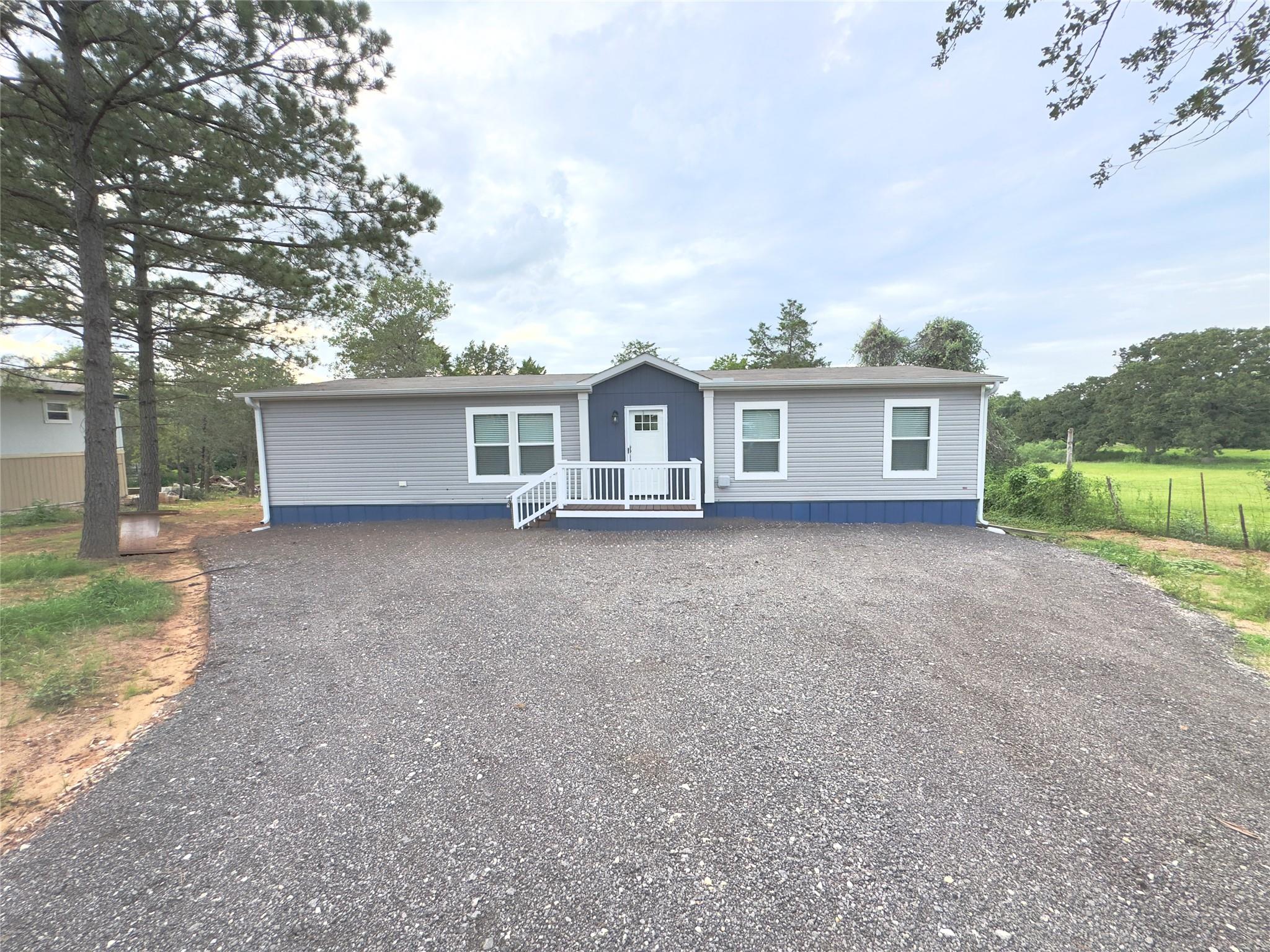 268 Flaming Oak Dr, Bastrop, TX 78602