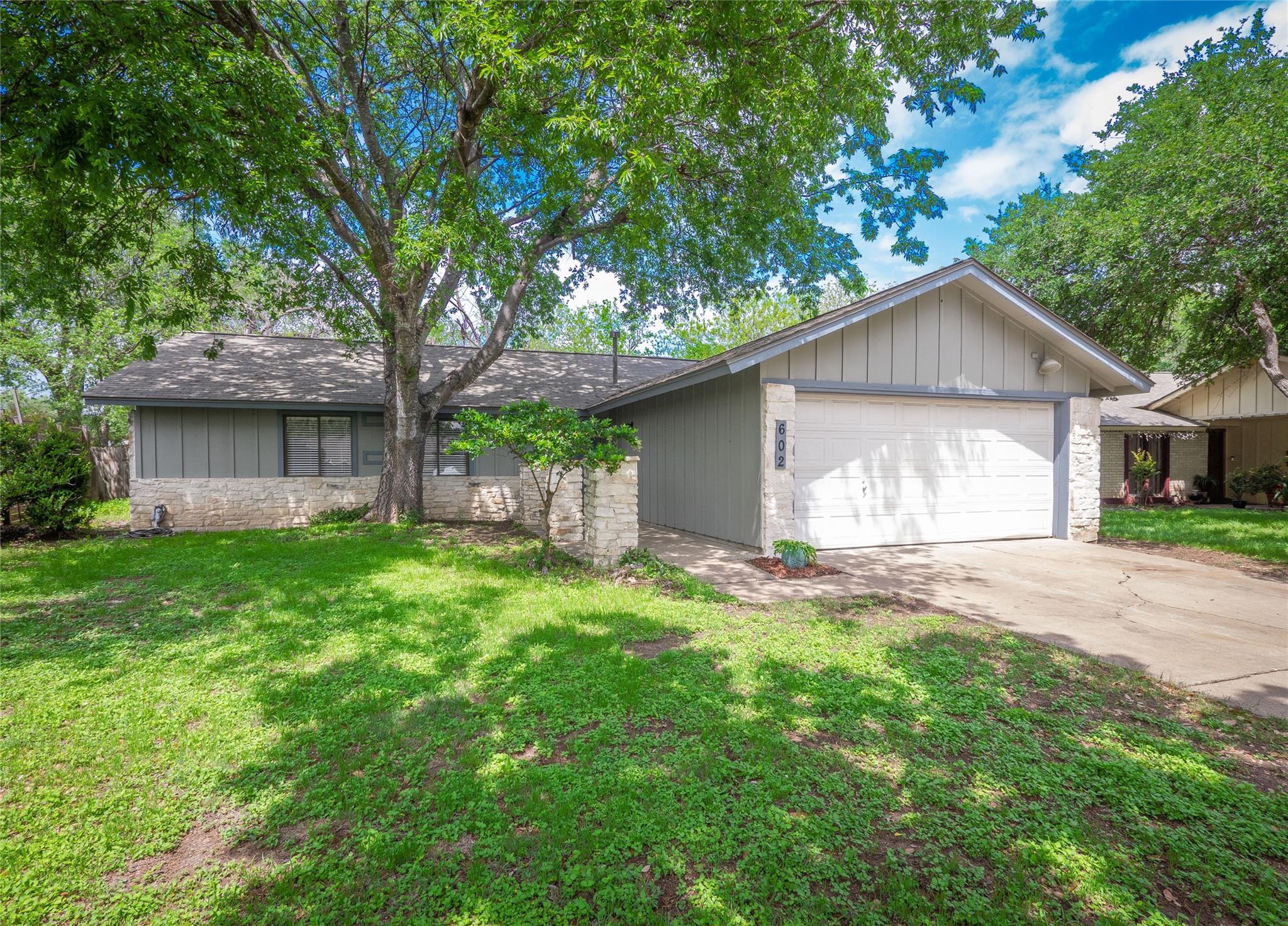 602 Old Stone Rd, Austin