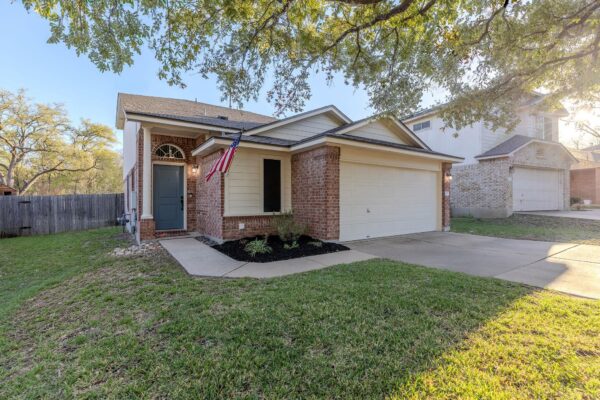 1002 Moser River Dr, Leander
