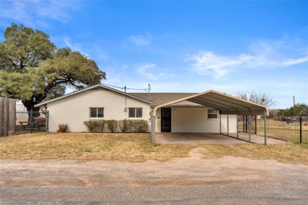 312 Apache Dr, Burnet
