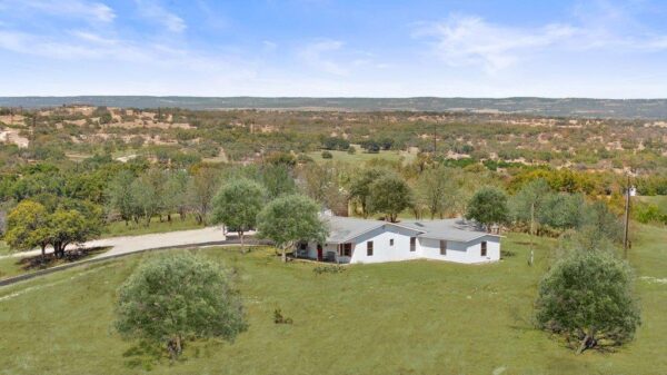 158 Watch Hill Rd, Stonewall