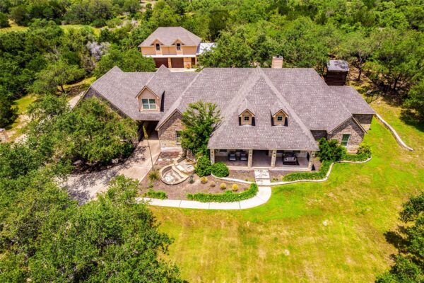 530 Woodland Dr, Driftwood