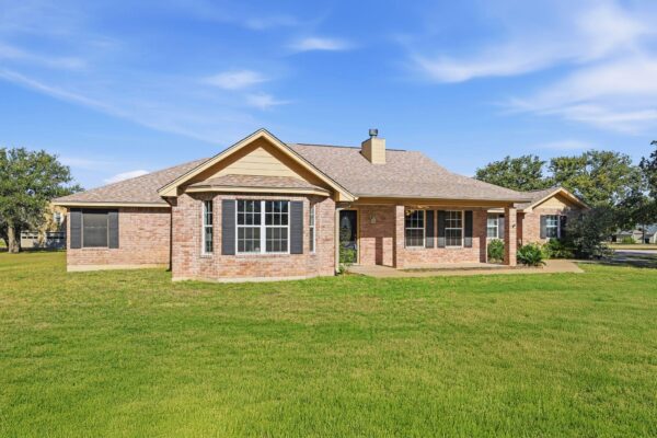 200 Apache Trail St, Burnet