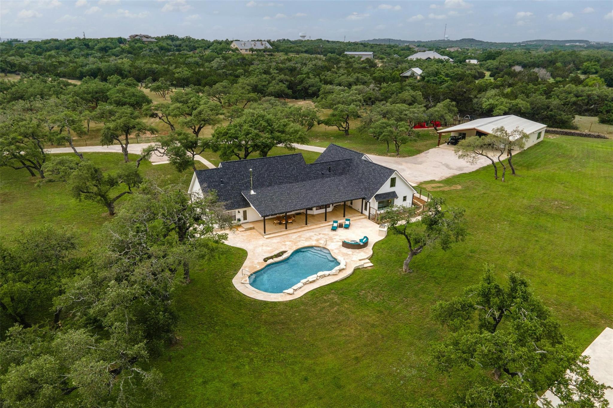 333 Stallion Ln, Dripping Springs, TX 78620