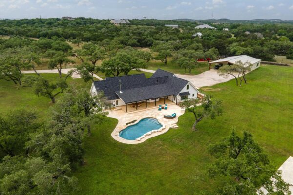 333 Stallion Ln, Dripping Springs