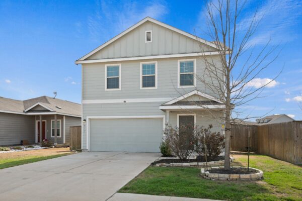 817 Circle Way, Jarrell