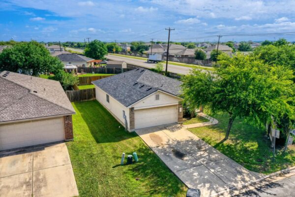 101 Adamae Ln, Hutto