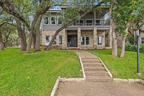 201 Crescent Blf, Lakeway