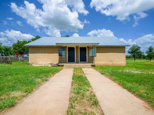 1004 Avon Ave, Llano