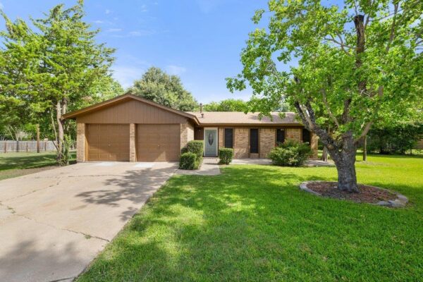 704 Brookwood Cir, Taylor