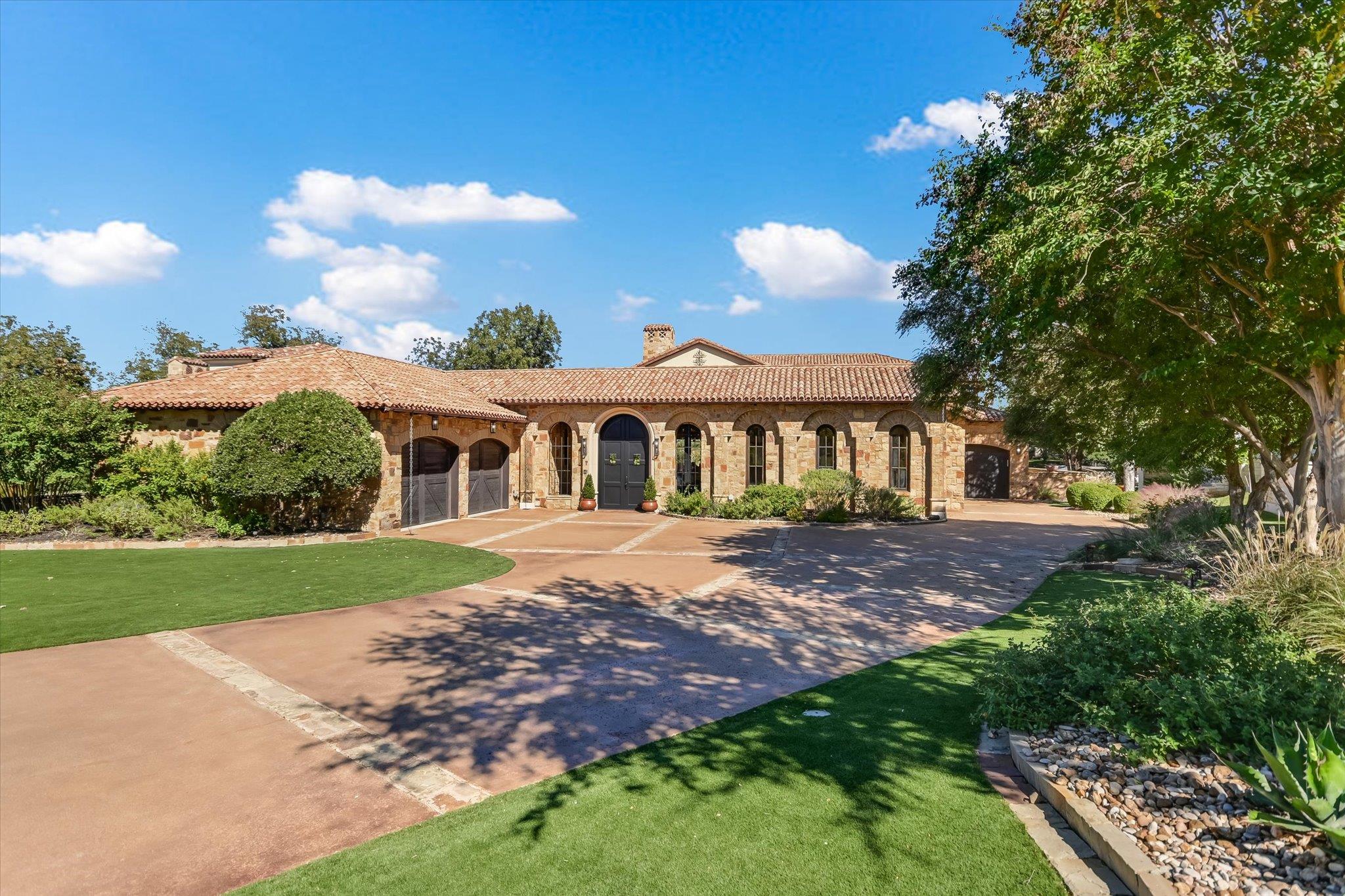 252 LA SERENA Loop, Horseshoe Bay, TX 78657