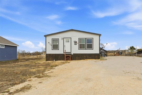 279 Pajarilla Pass, Del Valle