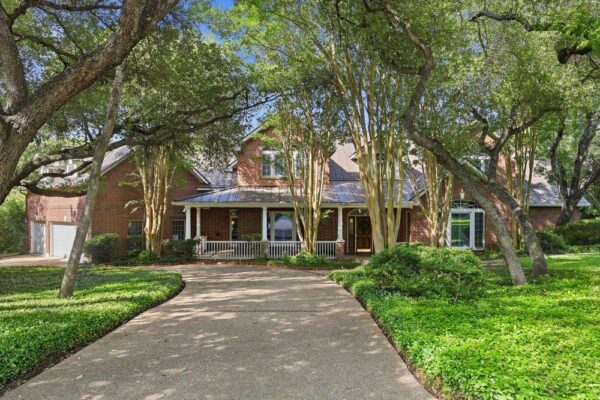 109 Wood Trl, West Lake Hills