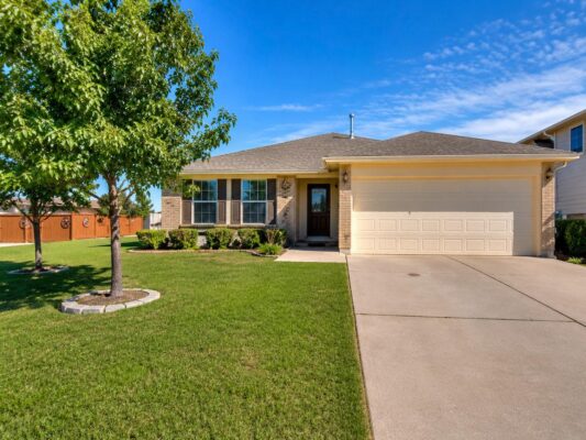 202 Tolcarne Dr, Hutto