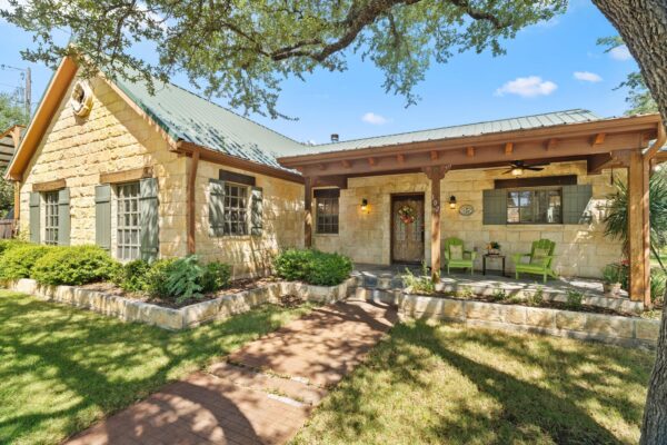 102 Camm Lary Cir, Burnet