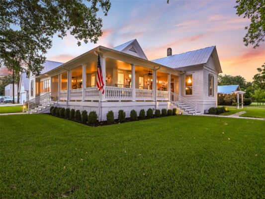 107 NE 4th St, Smithville