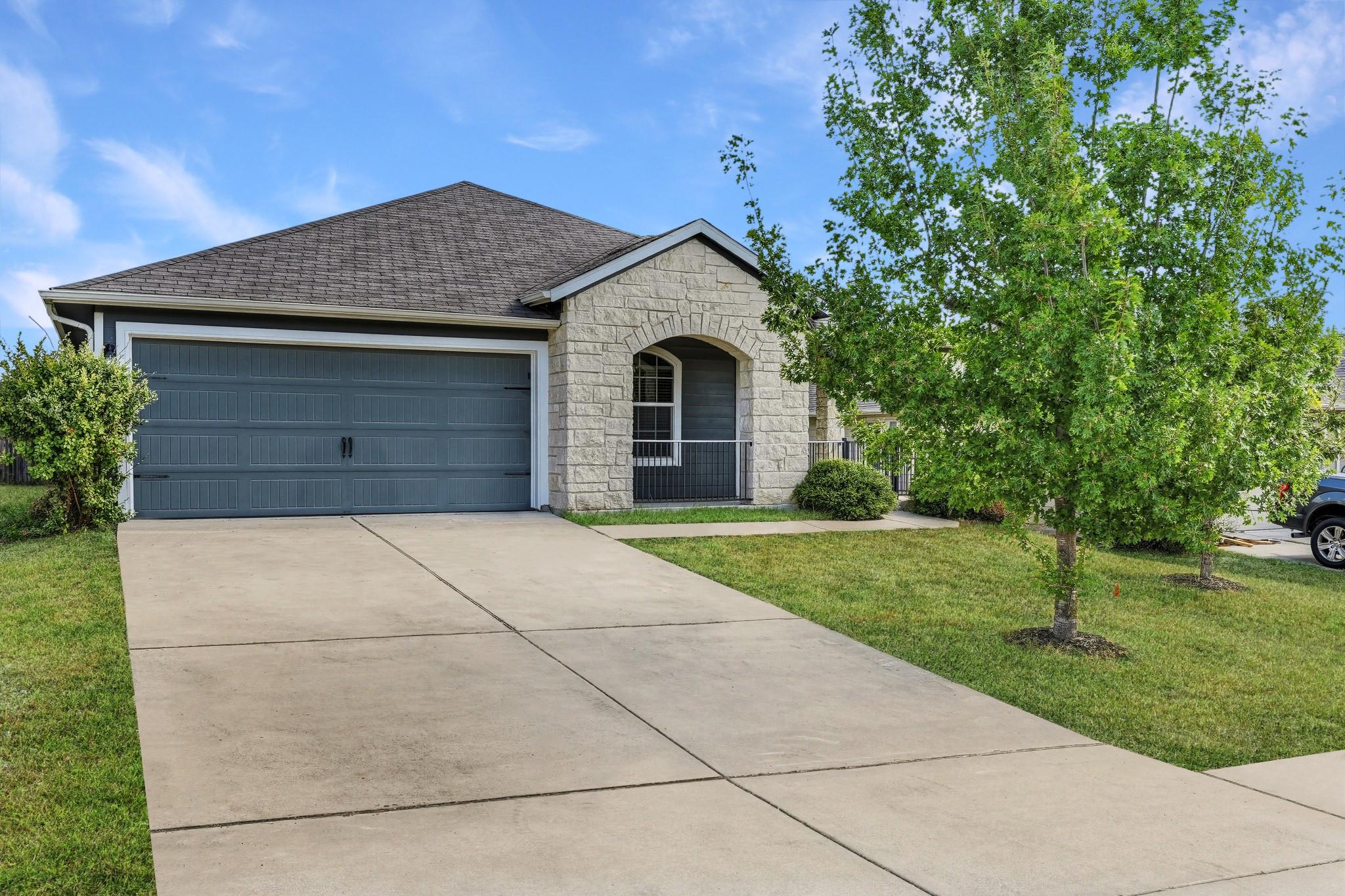 132 Denton Dr, Hutto, TX 78634