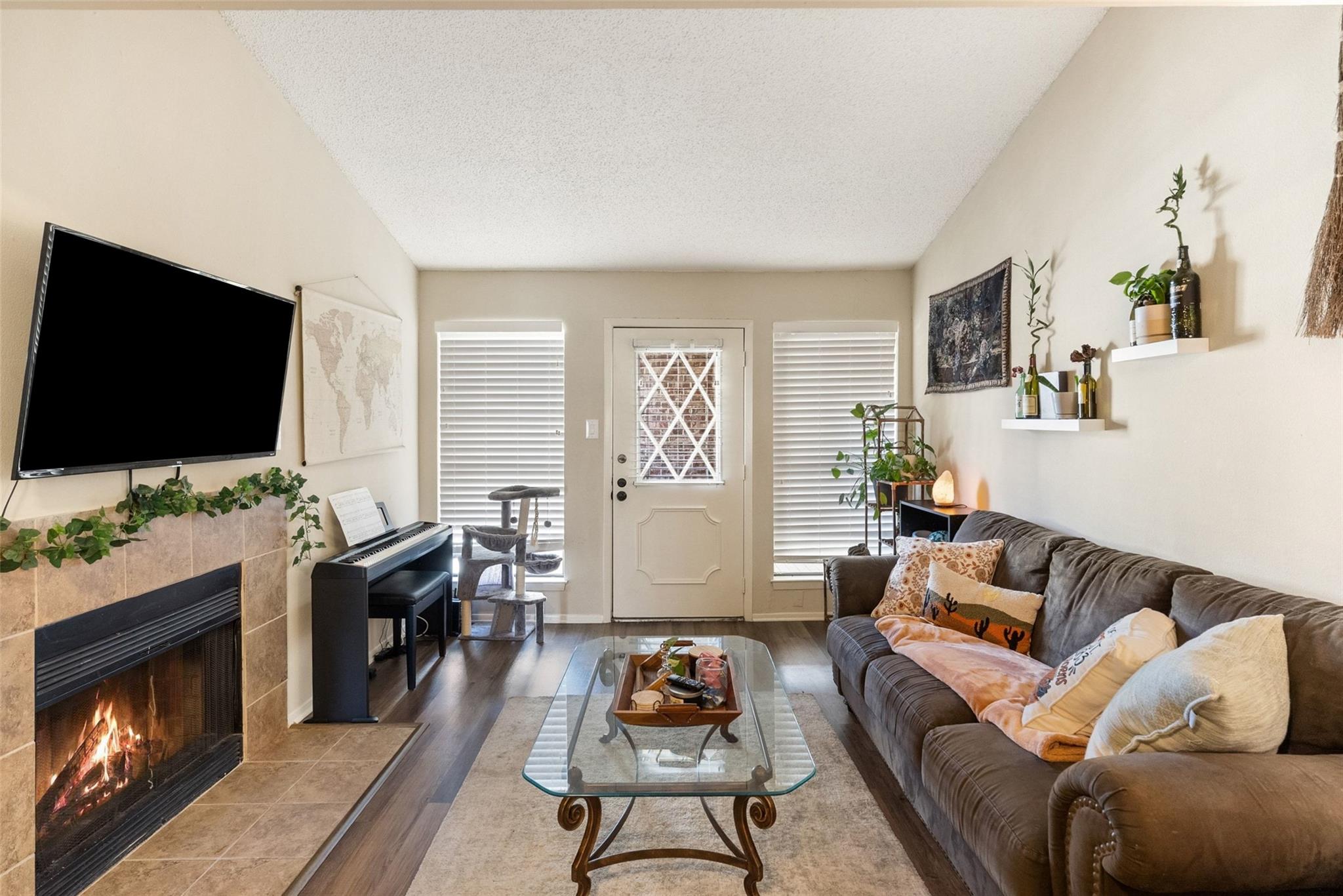 806 W 24th St #328, Austin, TX 78705