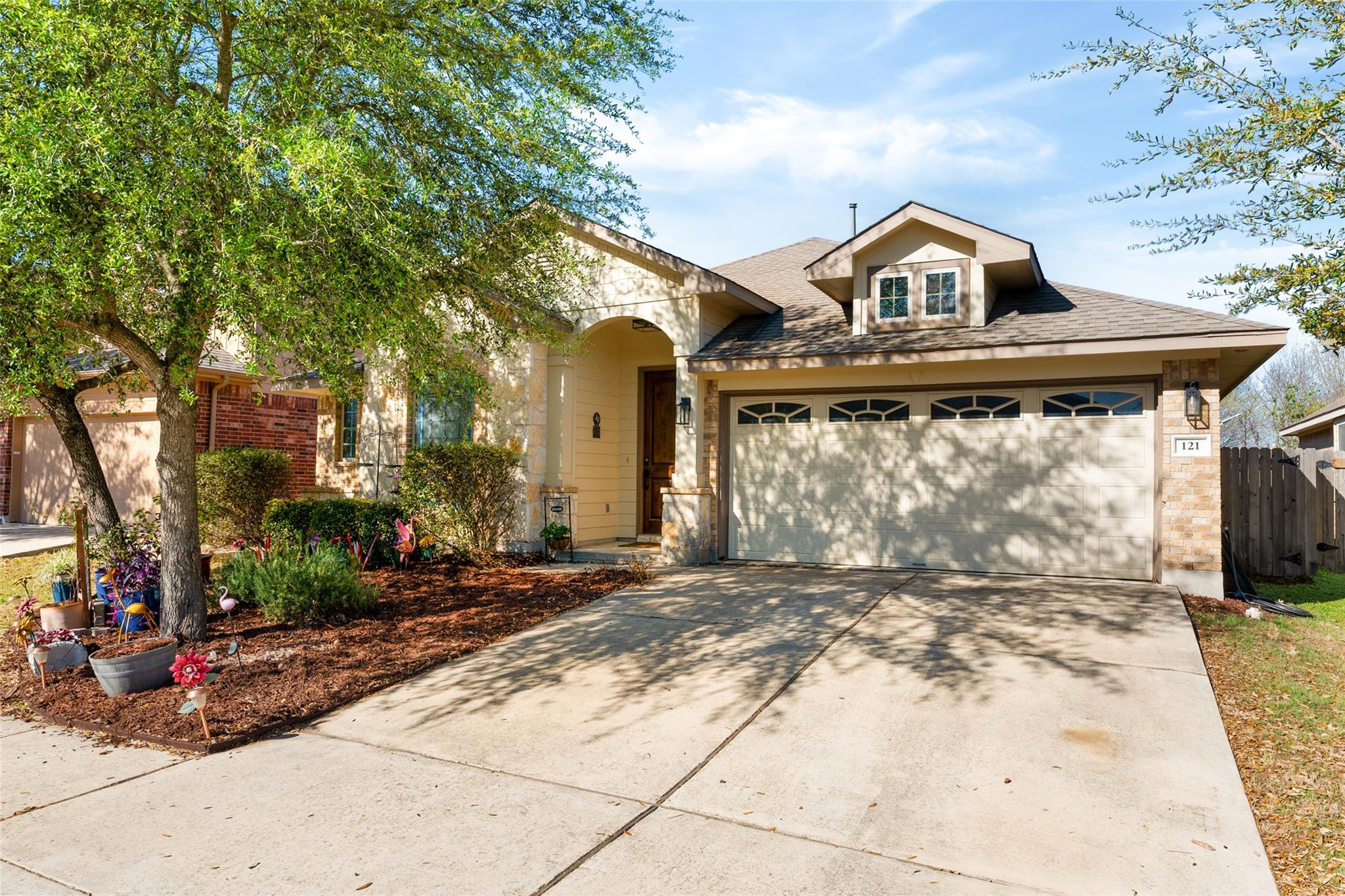 121 Pincea Pl, San Marcos, TX 78666