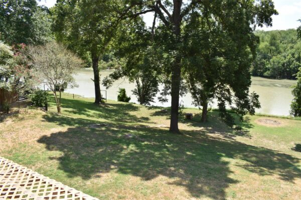 315 Riverwood Dr, Bastrop