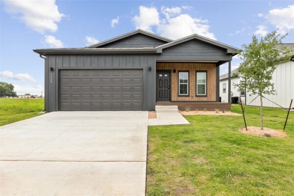 2028 Applewood Dr, Lockhart