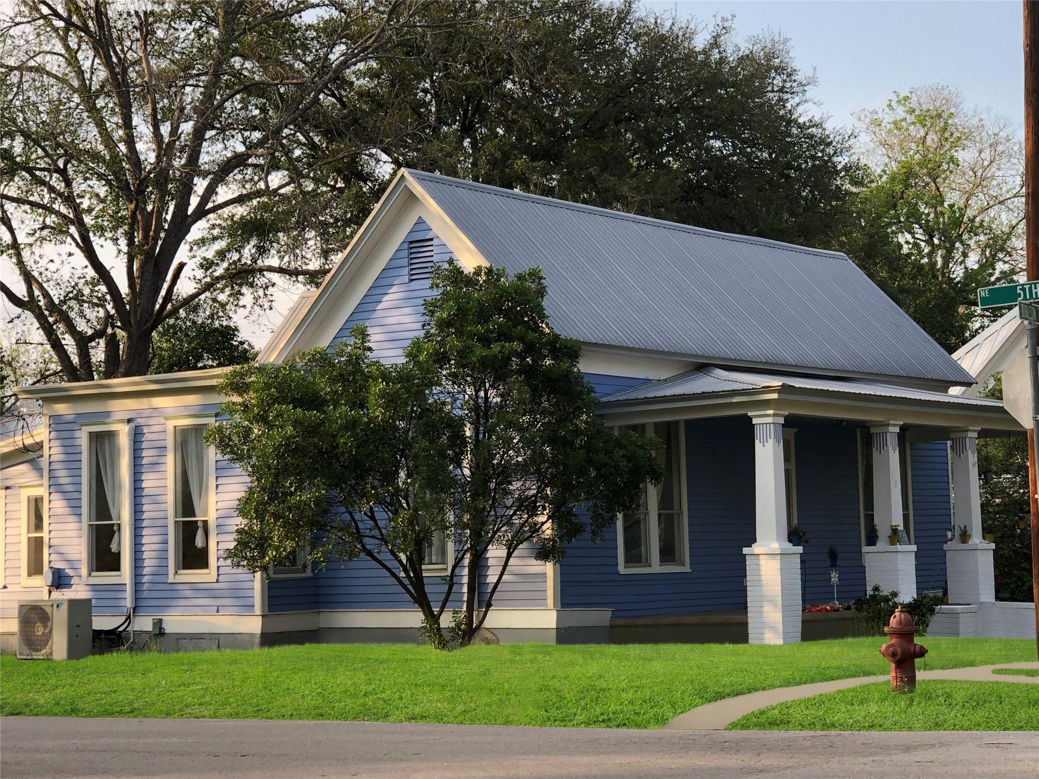 501 Burleson St, Smithville, TX 78957
