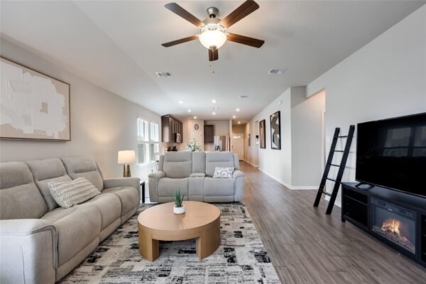 100 Contrada Grace Ln, Hutto