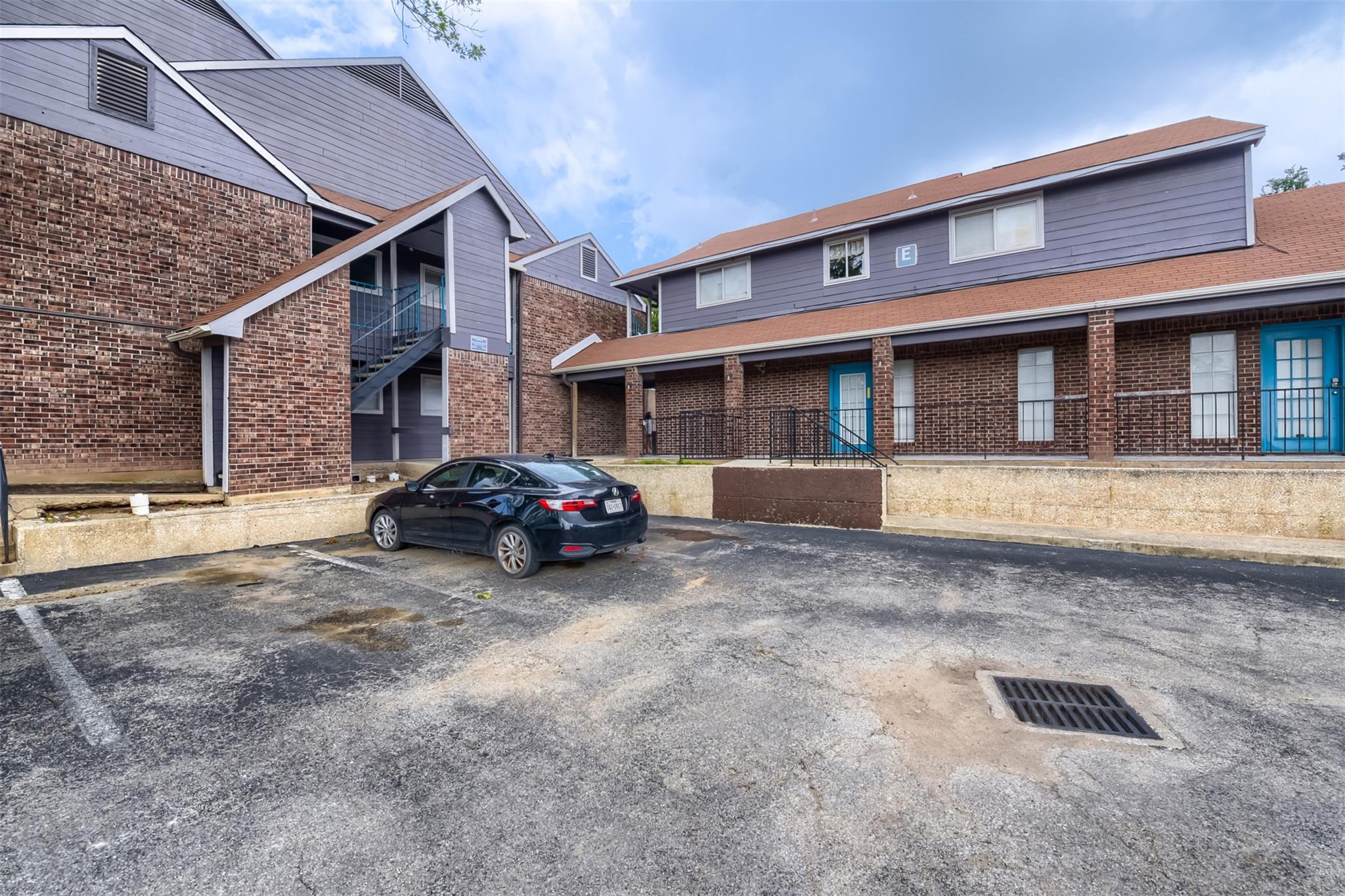 1840 Burton Dr #144, Austin, TX 78741