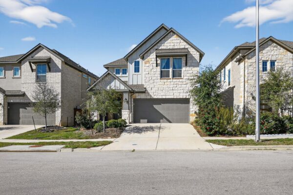 2213 Stampede Dr, Leander