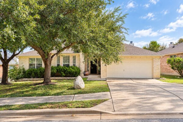 1112 Wigwam None, Leander