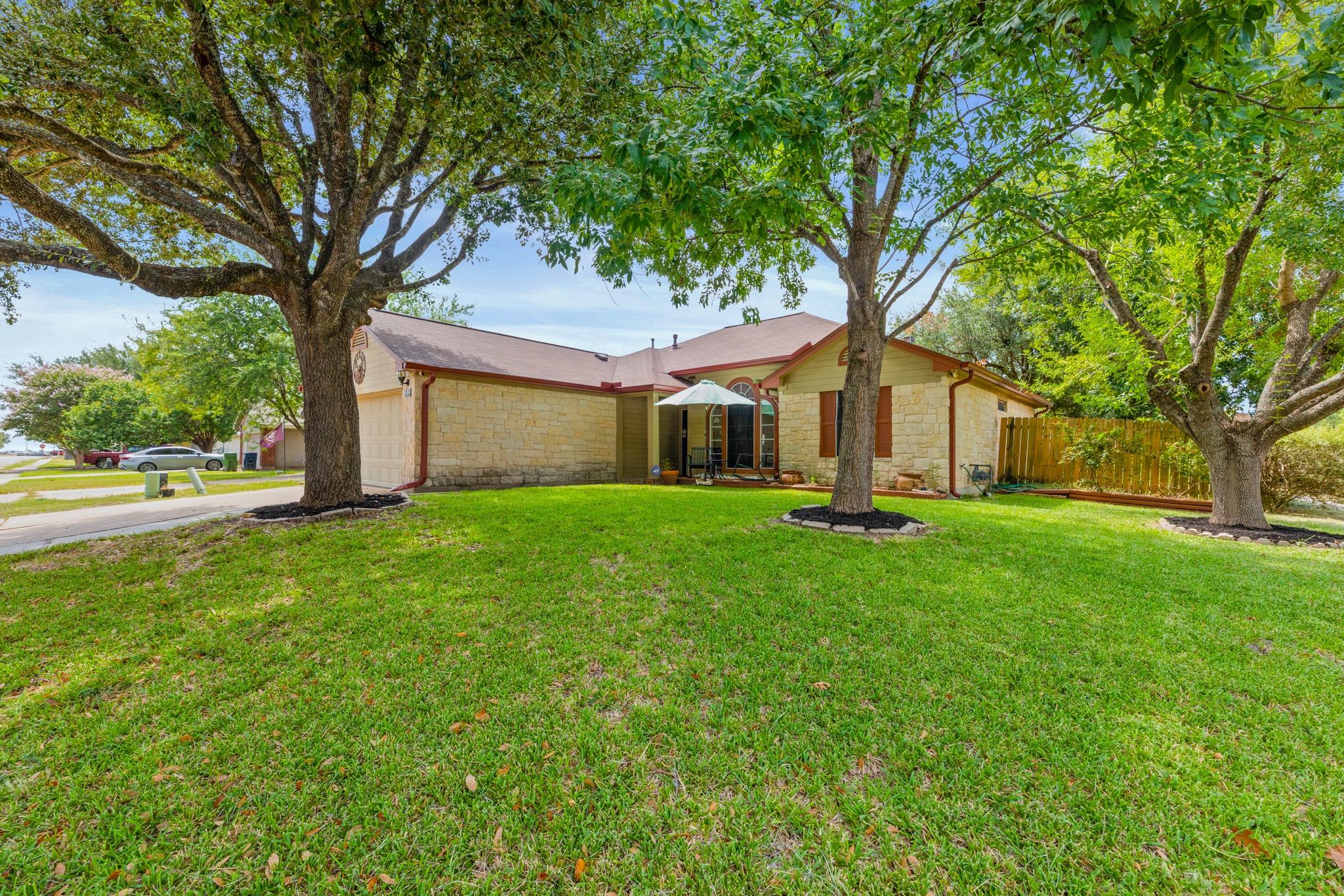 500 Morning Dove Dr, Hutto, TX 78634