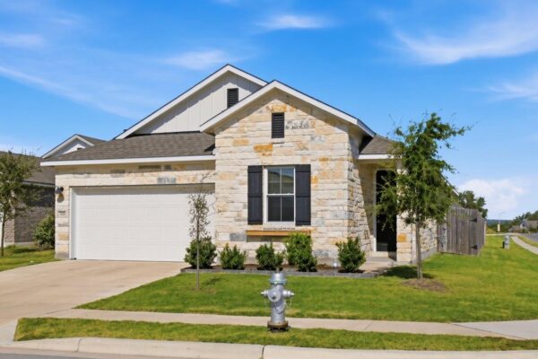 104 Ladolia Ln, San Marcos
