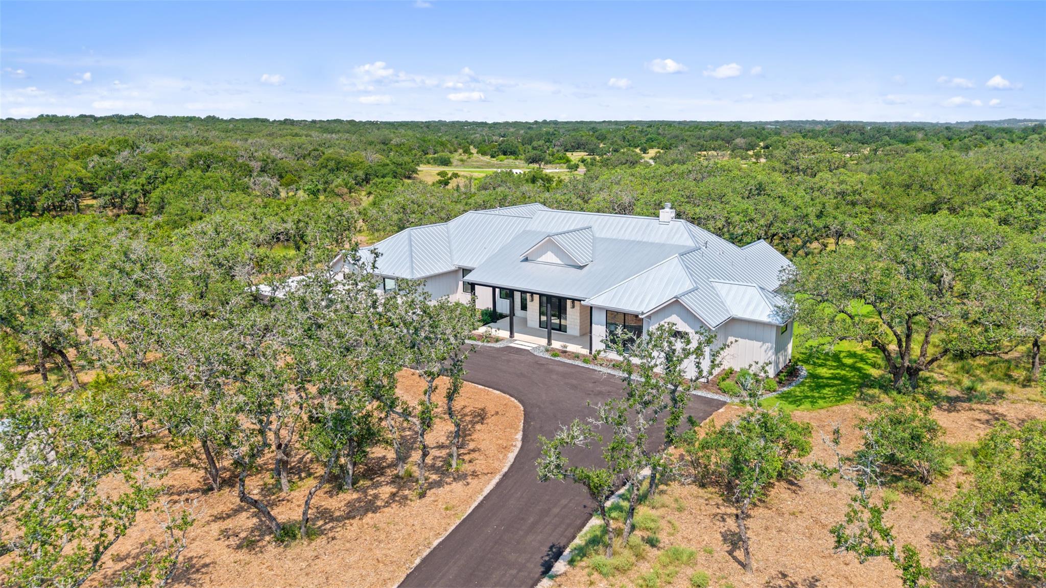 172 Crooked Creek Ct, Johnson City, TX 78636