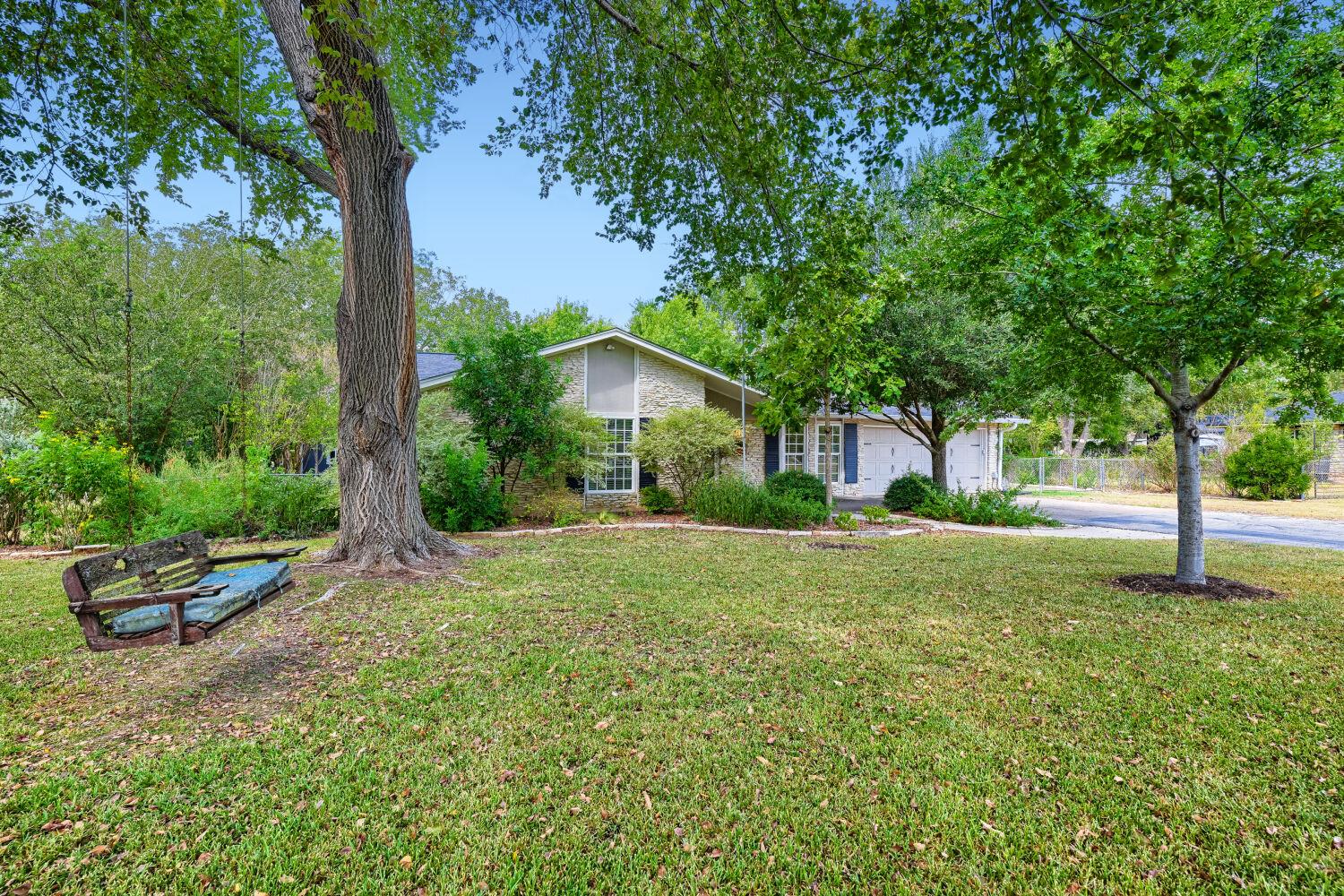 13100 Running Deer Trl, Manchaca, TX 78652