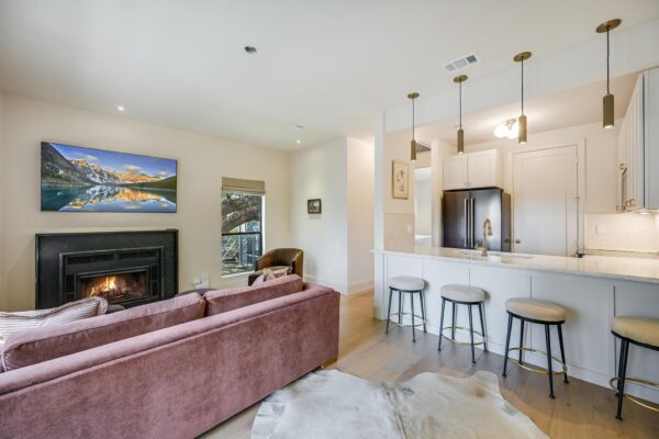 802 S 1st St #207, Austin