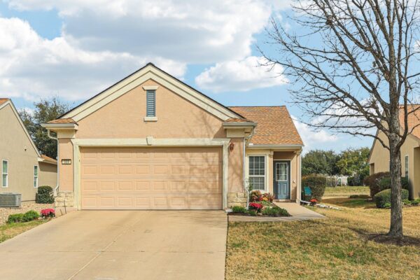 323 Crockett Loop, Georgetown