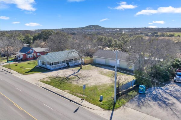 808 N Water St, Burnet