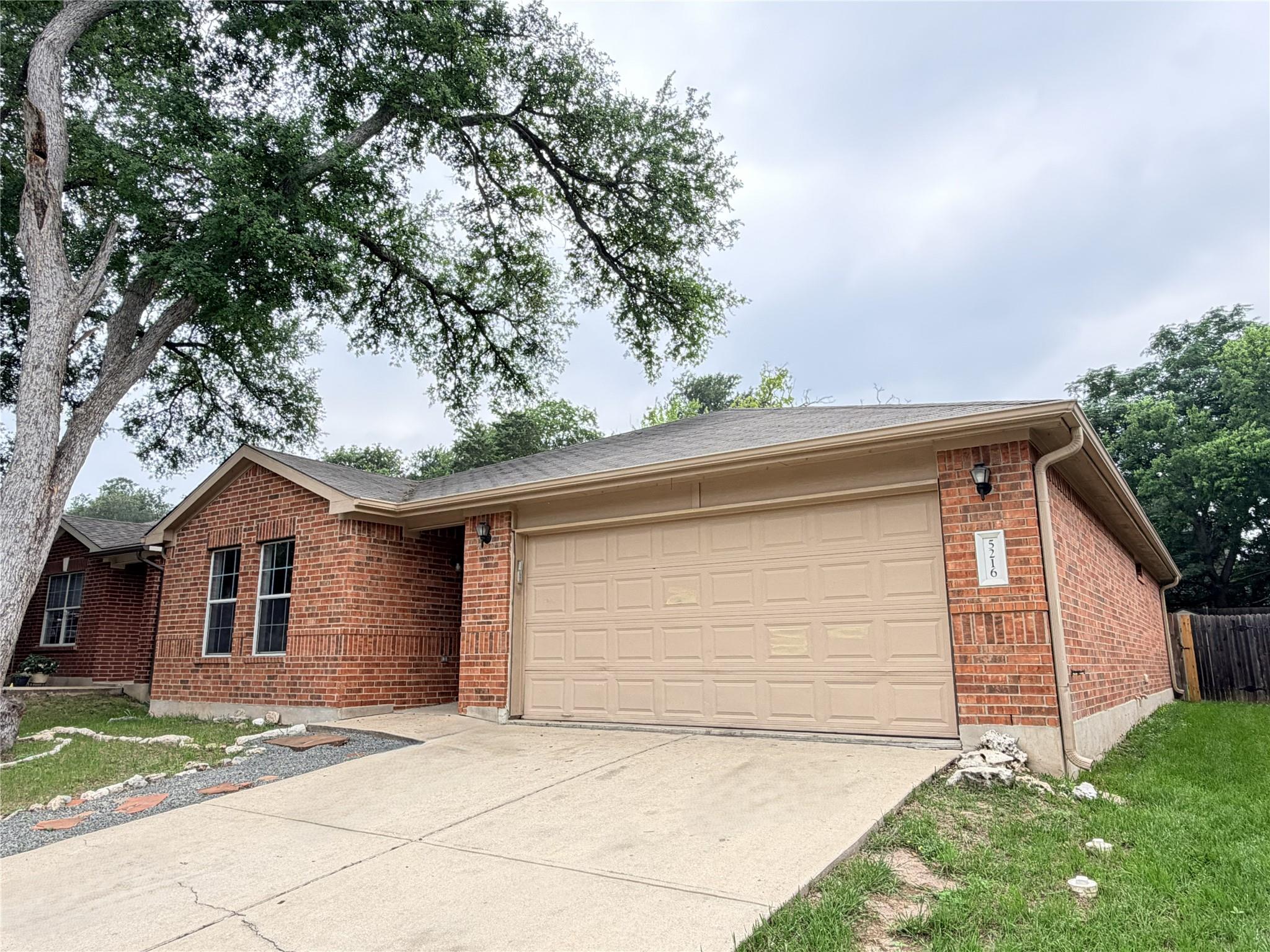5216 English Glade Dr, Austin, TX 78724