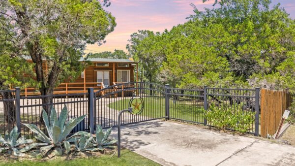 20800 W Colorado Dr, Spicewood